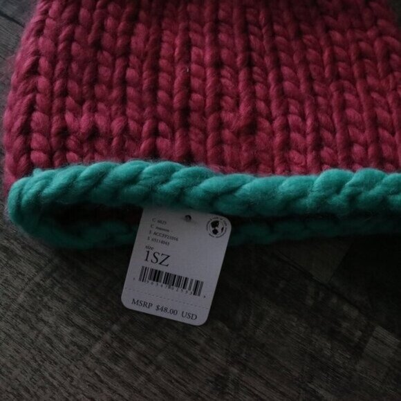 NWT Free People Poppy Mega Pom Beanie Maroon Hat - Picture 3 of 5